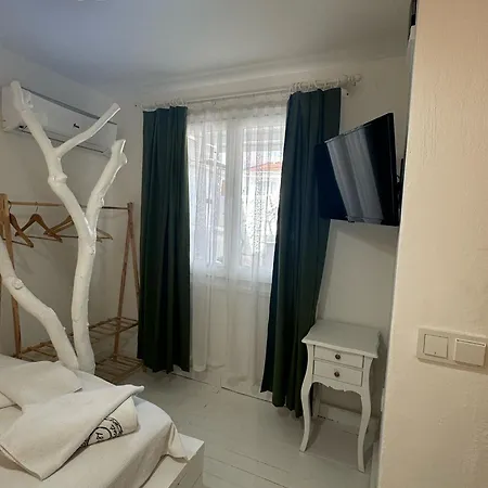 Otel 1881 *