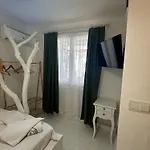 Otel 1881 *